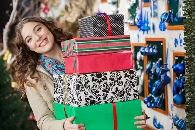 A_woman_with_a_big_stack_of_Christmas_presents