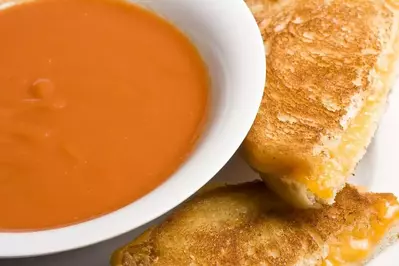 Grilled_cheese_and_tomato_soup