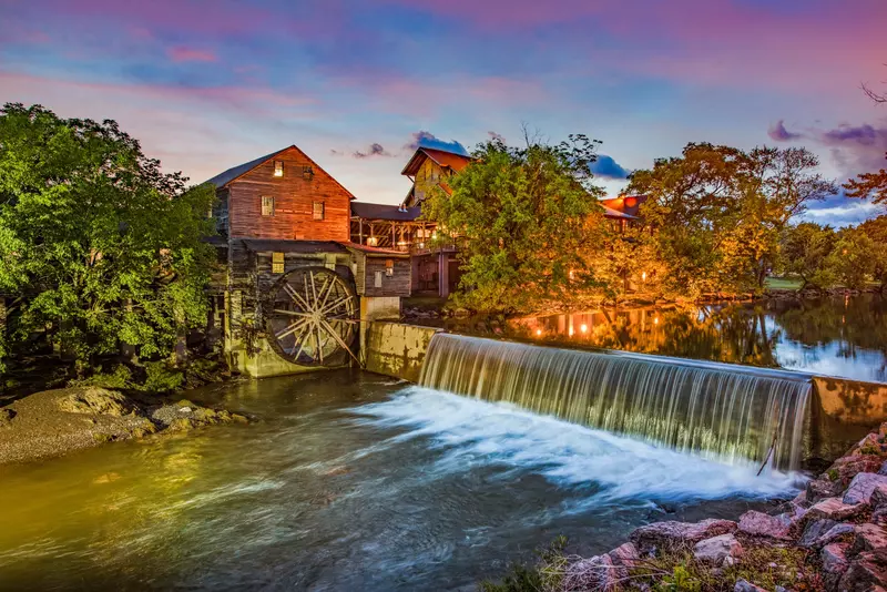 SMOKY MOUNTAIN PLUNGE