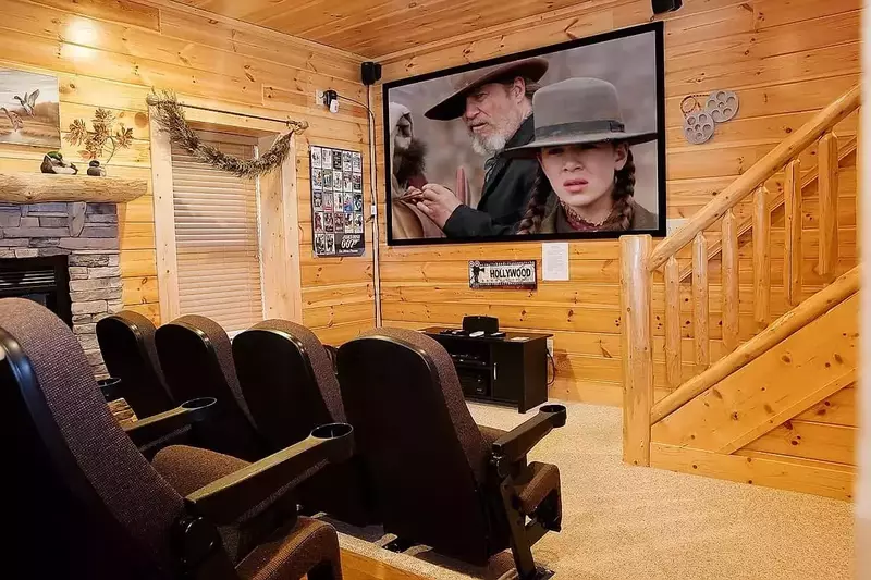 Black-Bear-Ridge-Gatlinburg-cabin-with-theater-room