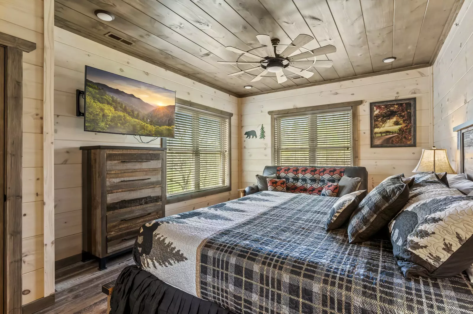 CREEKSIDE MOUNTAIN LODGE